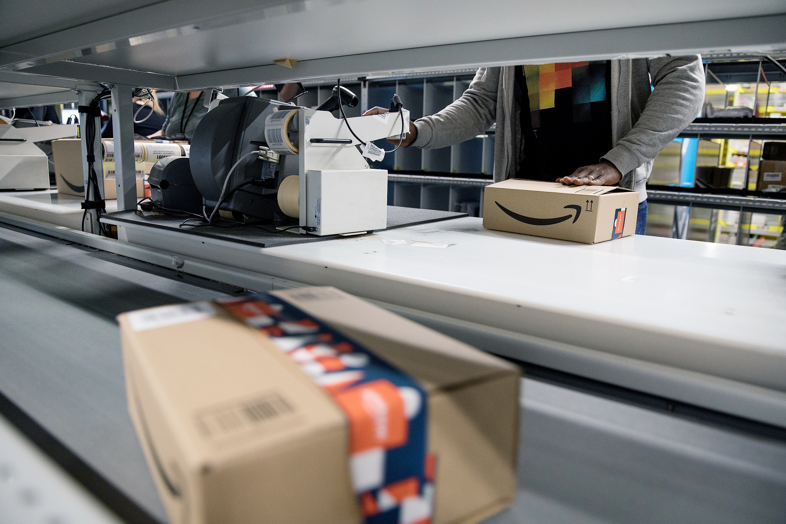 Amazon raises minimum starting pay for UK frontline operations employees