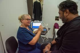 Patient receiving fibre scan.