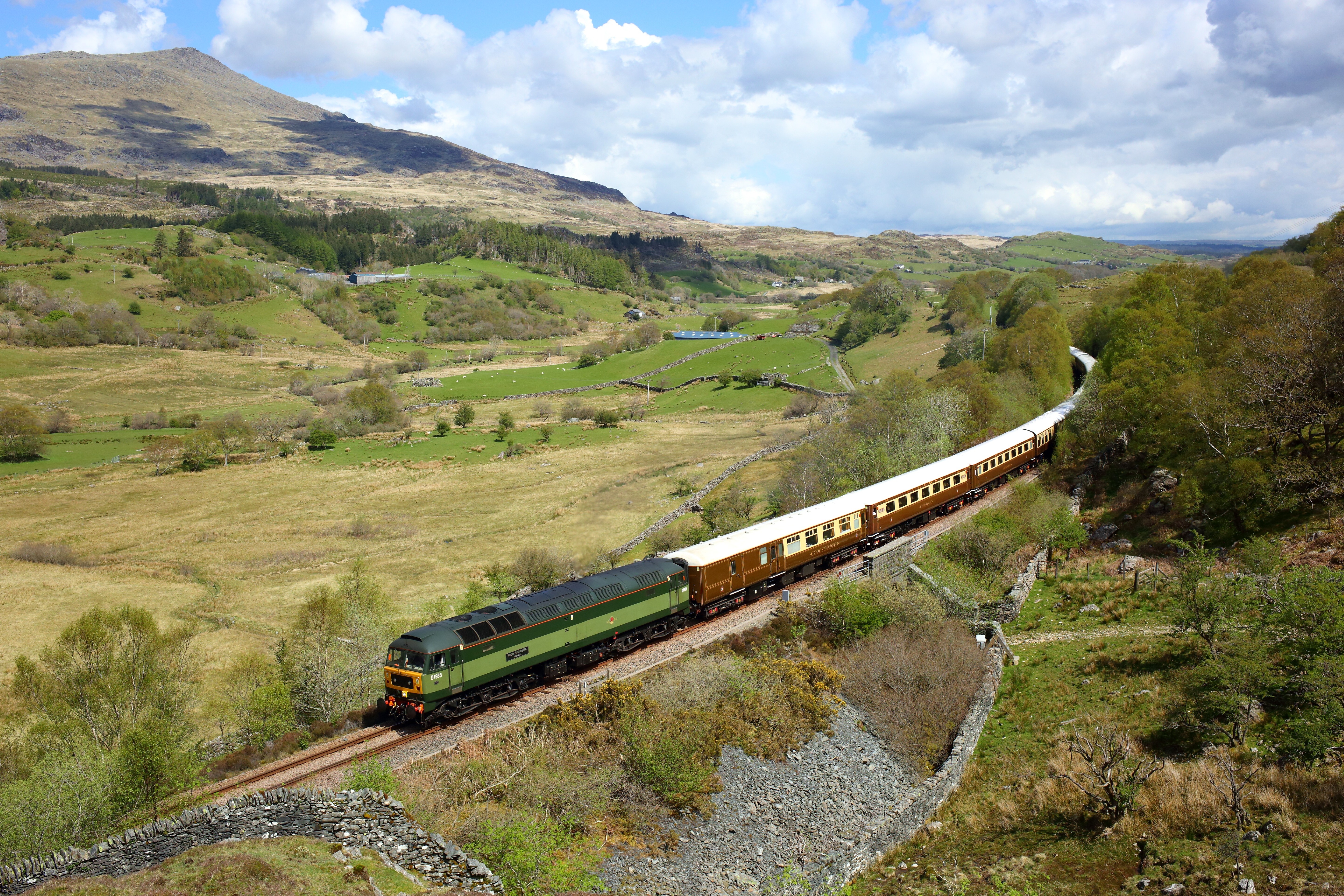 Vintage Christmas lunch train to call at West Midlands stations