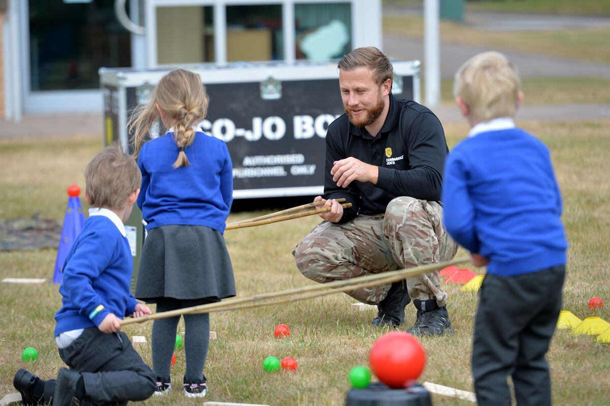 Commando Joe's instructor Stuart Wilkinson with pupils from Landywood Primary School