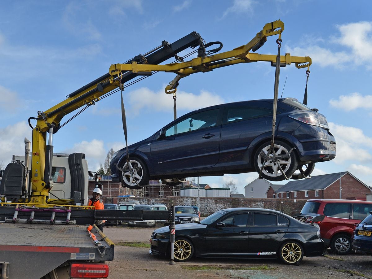 A car arrives in the West Bromwich car pound