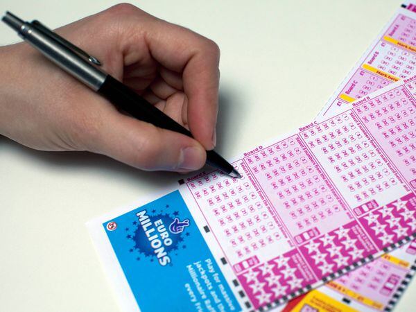 Filling in a EuroMillions lottery ticket