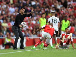 
              
Arsenal manager Mikel Arteta (left) picks up the ball to speed play up during the Premier League match at the Emirates Stadium, London. Picture date: Saturday August 27, 2022. PA Photo. See PA story SOCCER Arsenal. Photo credit should read: Bradley Collyer/PA Wire.


RESTRICTIONS: EDITORIAL 
USE ONLY No use with unauthorised audio, video, data, fixture lists, club/league logos or "live" services. Online in-match use limited to 120 images, no video emulation. No use in betting, games or single club/league/player publications.
            
