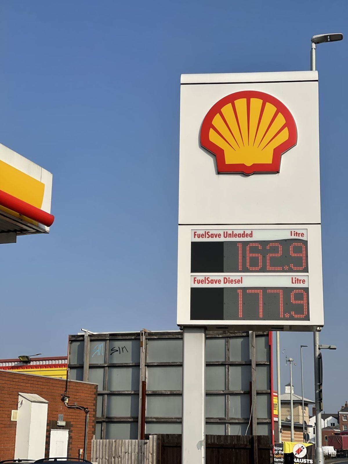 Shell Birmingham Road after the 5p fuel duty cut