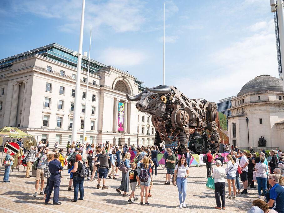 Famous Raging Bull that pulled in thousands of visitors during Games disappears overnight