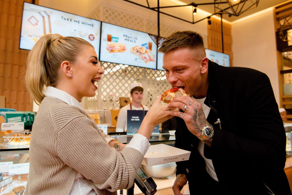 Love Island stars Olivia Buckland and Alex Bowen at Pizzasqr at Inu Merry Hill Shopping Centre in Brierley Hill. The newlyweds were runner-ups in the 2016 reality TV contest. In Picture: At Pizzasqr.