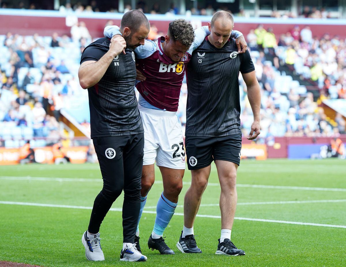               Aston Villa's Philippe Coutinho leaves the pitch