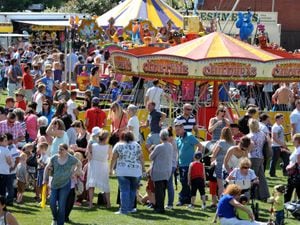 Crowds turn out for Halesowen Carnival in 2017