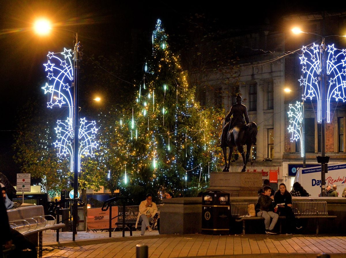 Wolverhampton Christmas lights switch on 2021