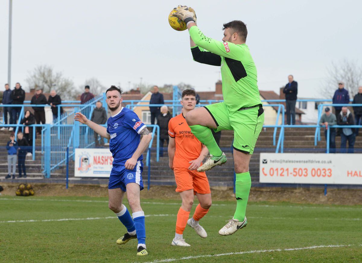 Jamie Molyneux goes close for Halesowen Town