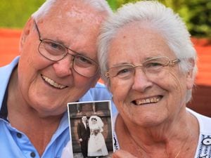 DUDLEY PIC MNA PIC  DAVID HAMILTON PIC  EXPRESS AND STAR 29/9/21 Celebrating their diamond wedding anniversary Terry Smith and his wife Shirley Smith, of Wordsley, Stourbridge..