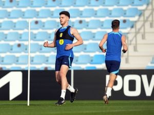 
              
England's Declan Rice and Mason Mount (right) during a training session at Al Wakrah Sports Complex in Al Wakrah, Qatar. Picture date: Thursday December 1, 2022. PA Photo. See PA story WORLDCUP England. Photo credit should read: Martin Rickett/PA Wire.


RESTRICTIONS: Use subject to 
restrictions. Editorial use only, no commercial use without prior consent from rights holder.
            
