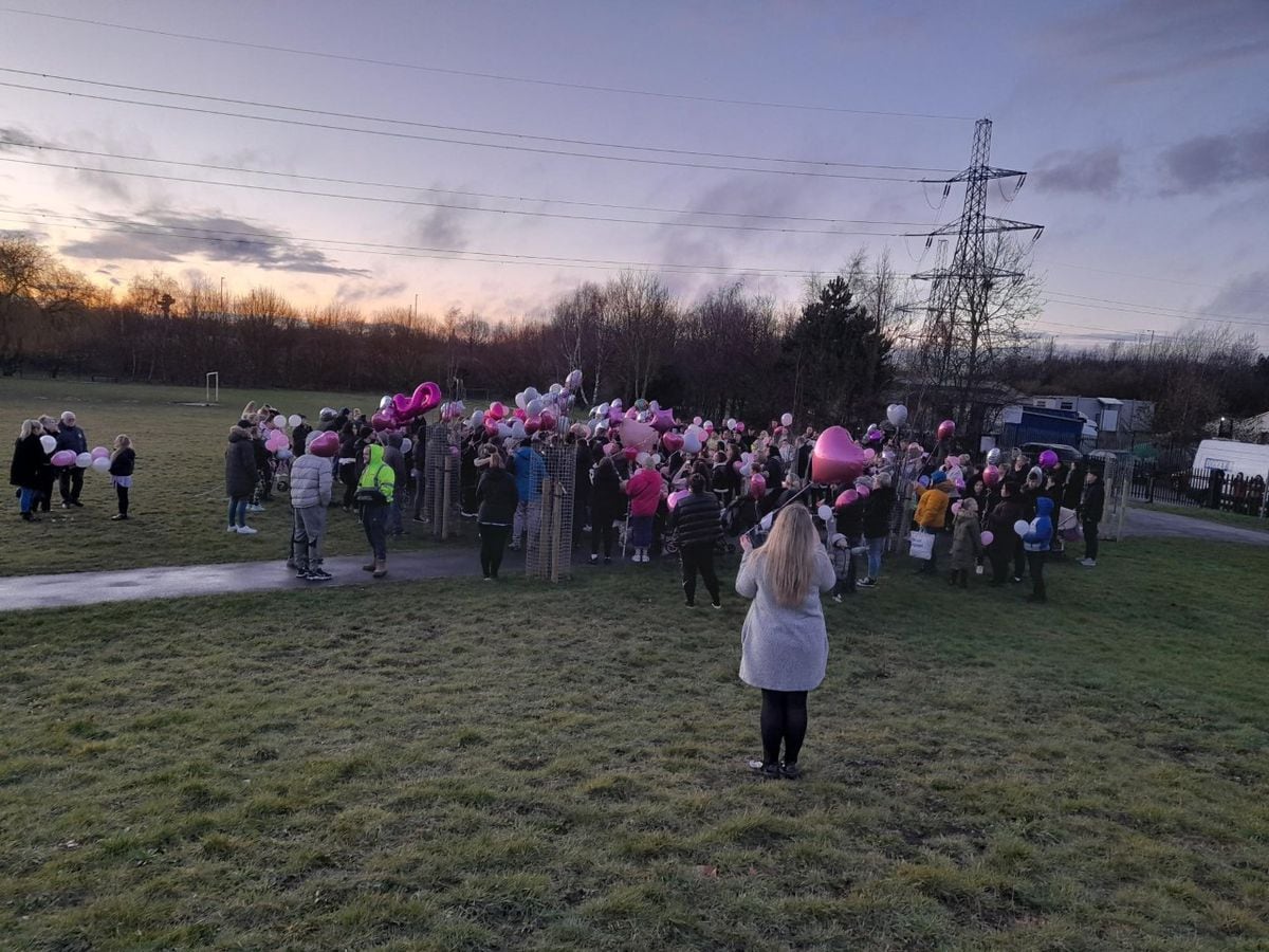 Family, friends and wellwishers at the balloon release