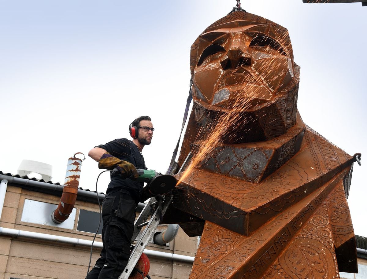 Metal artist Luke Perry has created a huge Hijab sculpture destined for Smethwick..