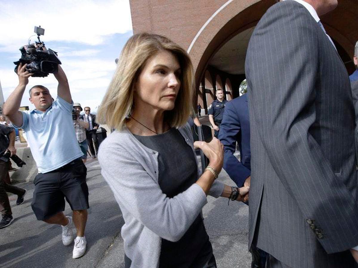 Lori Loughlin among parents facing charges over college 'bribes' ...