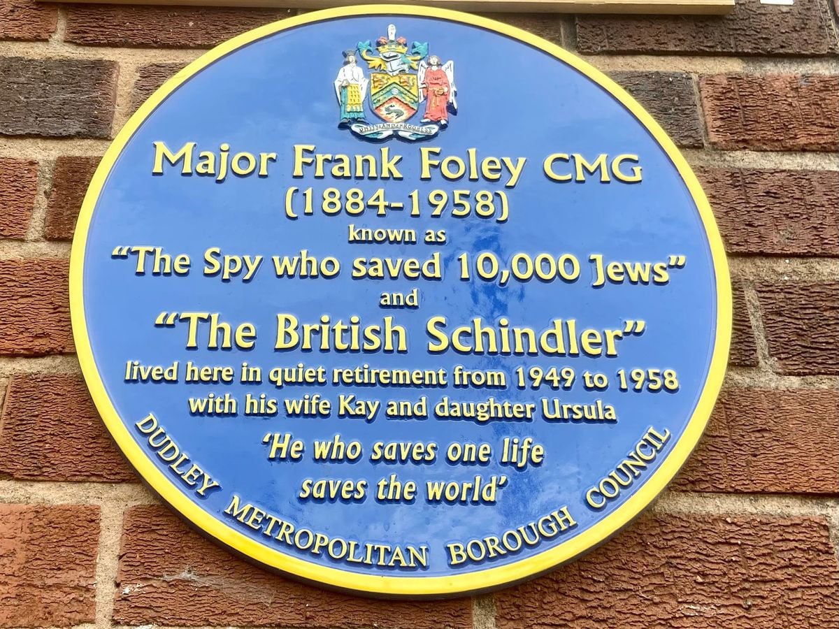 The blue plaque which has been unveiled to the wartime hero