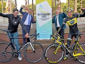 The start and finish of the Time Trial event will take place in historic West Park in Wolverhampton. Pictured, left, team England cyclist Andy Tennant , Ian Reid, games cheif exec, council leader Ian Brookfield and President of the W'ton Wheelers, Robin Kyte..