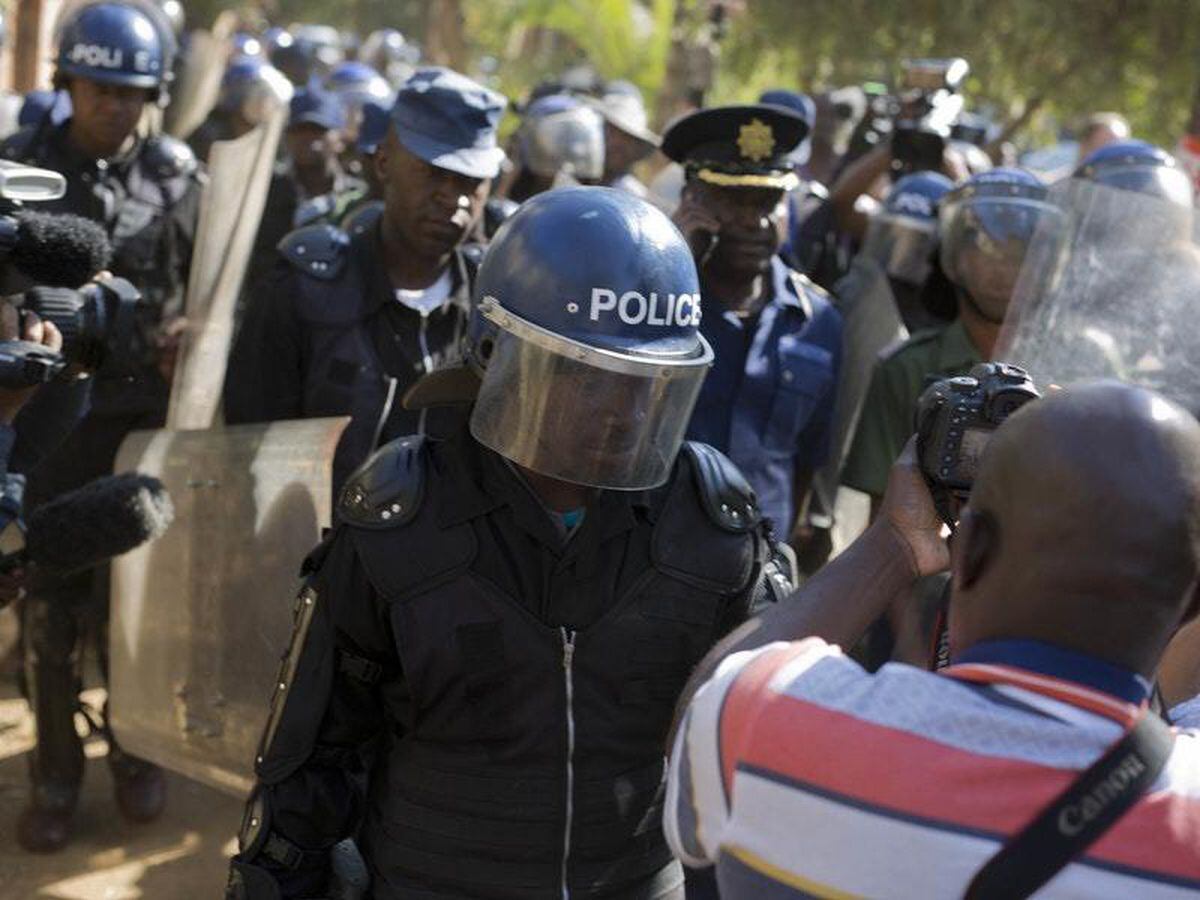 Zimbabwe Police Break Up Opposition Leaders Meeting After Disputed 