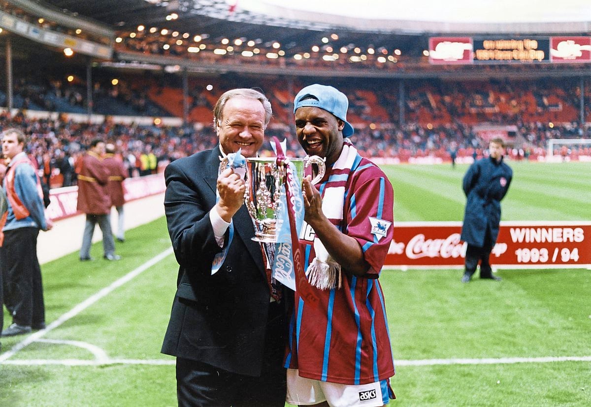 Dalian Atkinson celebrates winning the League Cup with manager Ron Atkinson