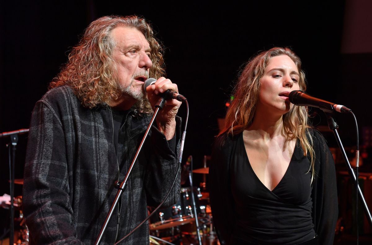 Robert Plant performing with Saving Grace bandmate Suzi Dian