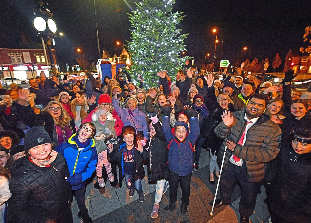 SANDWELL COPYRIGHT MNA MEDIA TIM THURSFIELD 25/11/21 .The people of Bearwood celebrate the Christmas tree lights going on near to Kings Head clock on Adkins Lane, Bearwood...