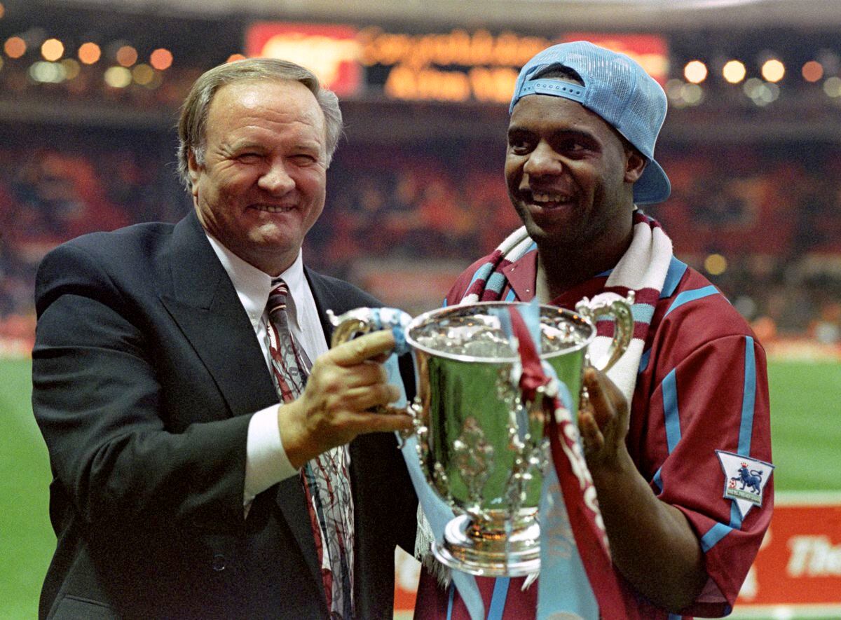 Dalian Atkinson celebrates winning the League Cup with manager Ron Atkinson