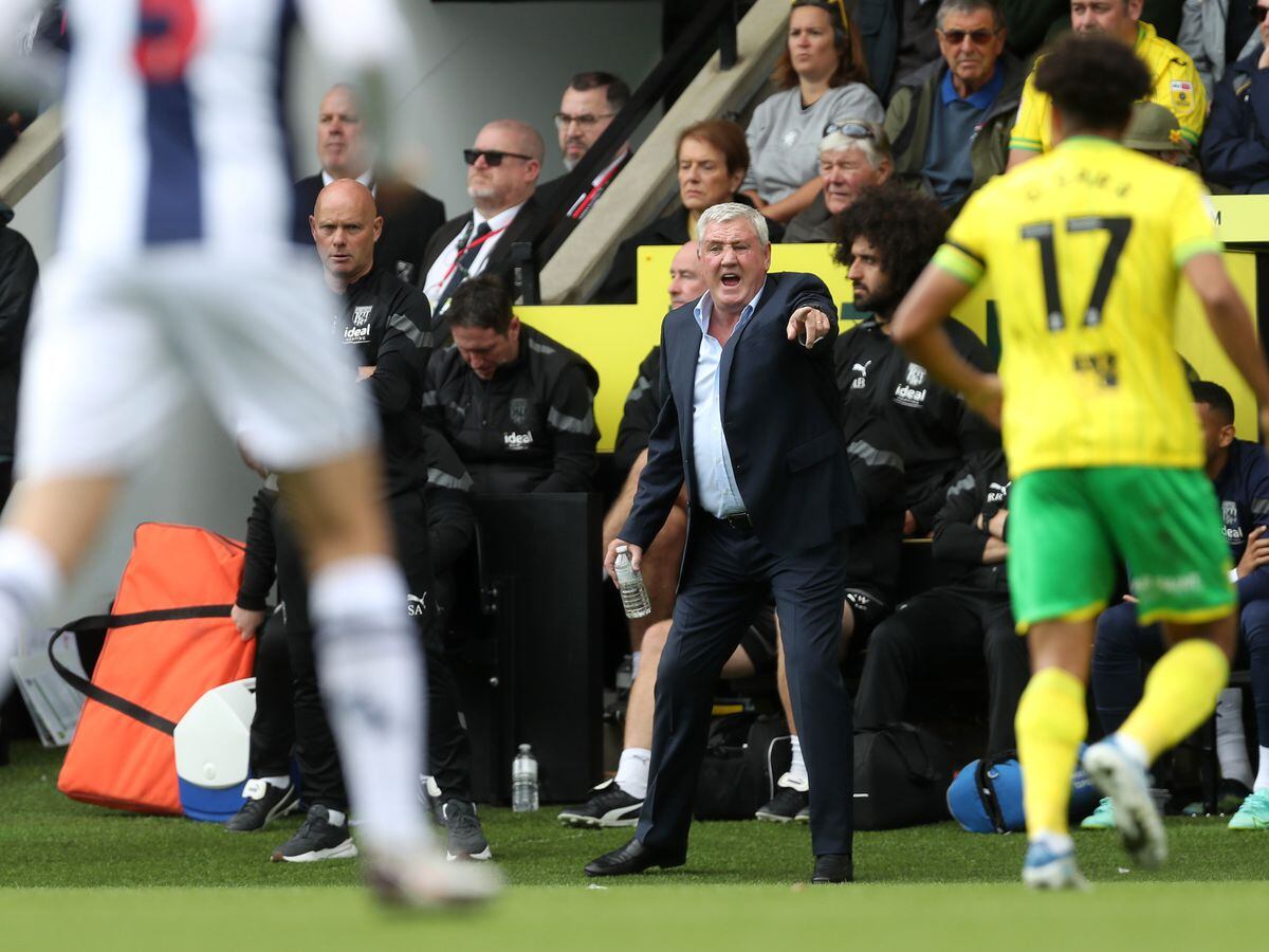 Steve Bruce during the Sky Bet Championship between Norwich City and West Bromwich Albion at Carrow Road on September 17, 2022 in Norwich, United Kingdom. (Photo by Adam Fradgley/West Bromwich Albion FC via Getty Images).