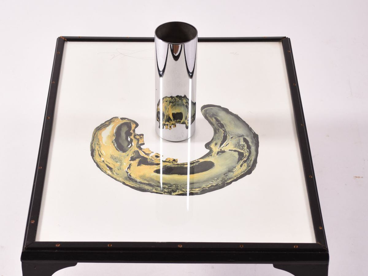 Subastan mesa de Salvador Dalí con espeluznante secreto en Shropshire