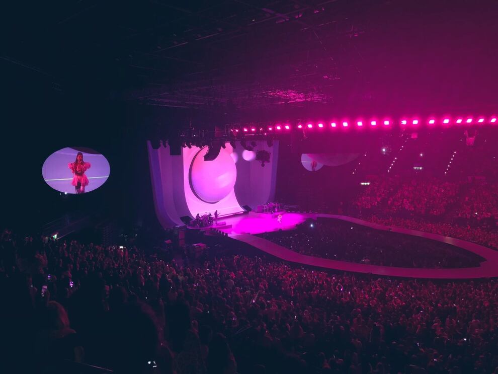 Ariana Brings Grande Performance To Arena Birmingham