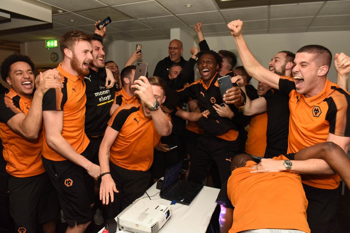 Wolves players celebrate winning promotion to the Premier League (picture credit @TheDigitalSouth)