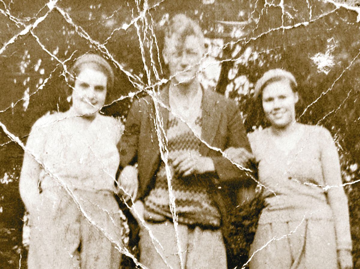 Gordon "Dusty" Bennett, his wife Nora, right, and sister-in-law Louise, left