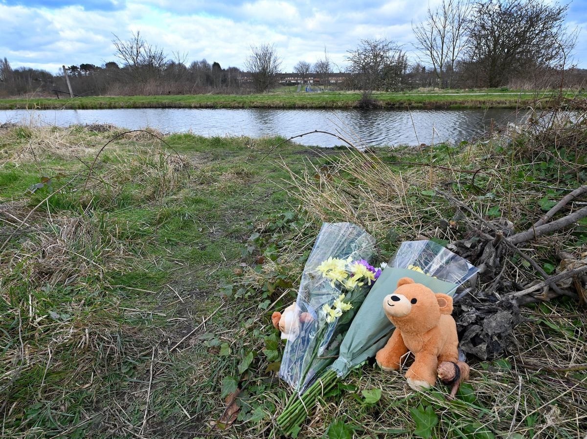 Tributes at the spot where a four-year-old boy drowned off Razorbill Way, Harden, Walsall
