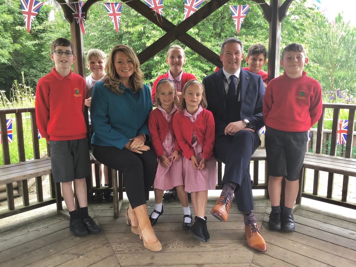 SAET chief executive Chris King with Far Forest’s executive headteacher Shelley Reeves-Walters and pupils 