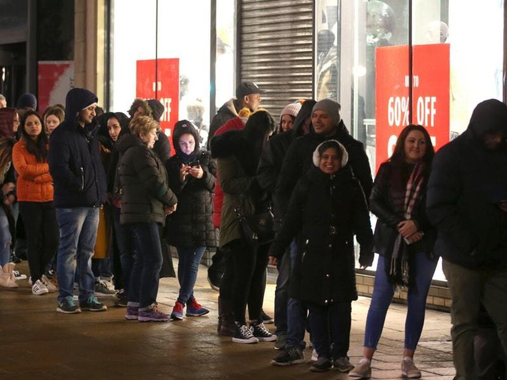 Boxing day shoppers queuing before 3am