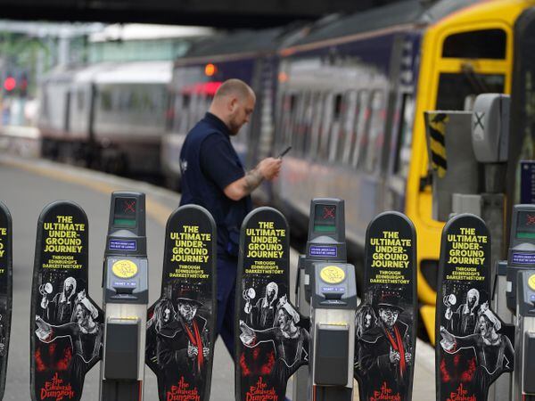 Ticket barriers at Waverley Station