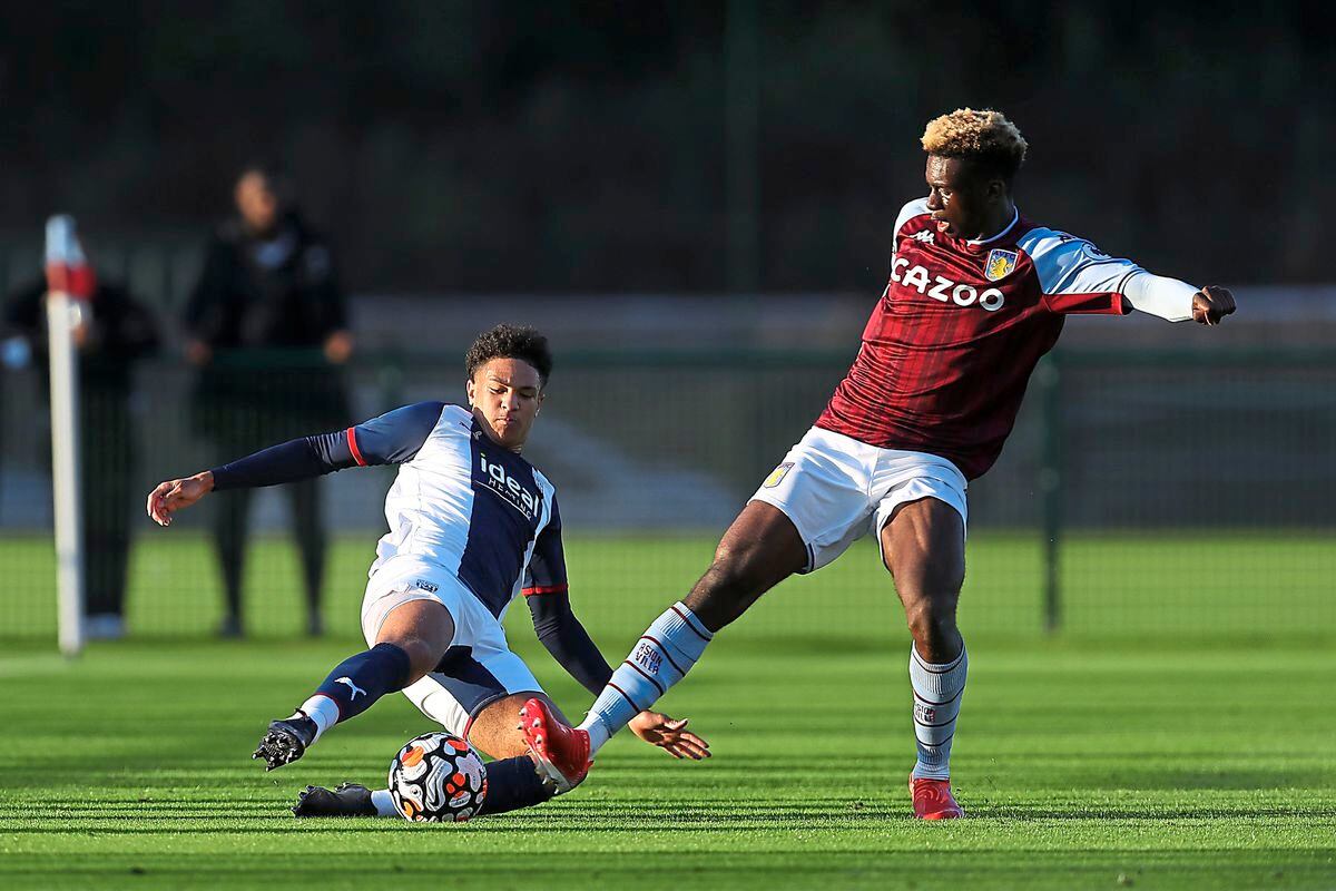 BIRMINGHAM, ENGLAND - SEPTEMBER 17: Ethan Ingram of West Bromwich Albion and Tim Iroegbunam of Aston Villa during the Premier League 2 match between Aston Villa and West Bromwich Albion at Bodymoor Heath training ground on September 17, 2021 in Birmingham, England. (Photo by Adam Fradgley/West Bromwich Albion FC via Getty Images)
