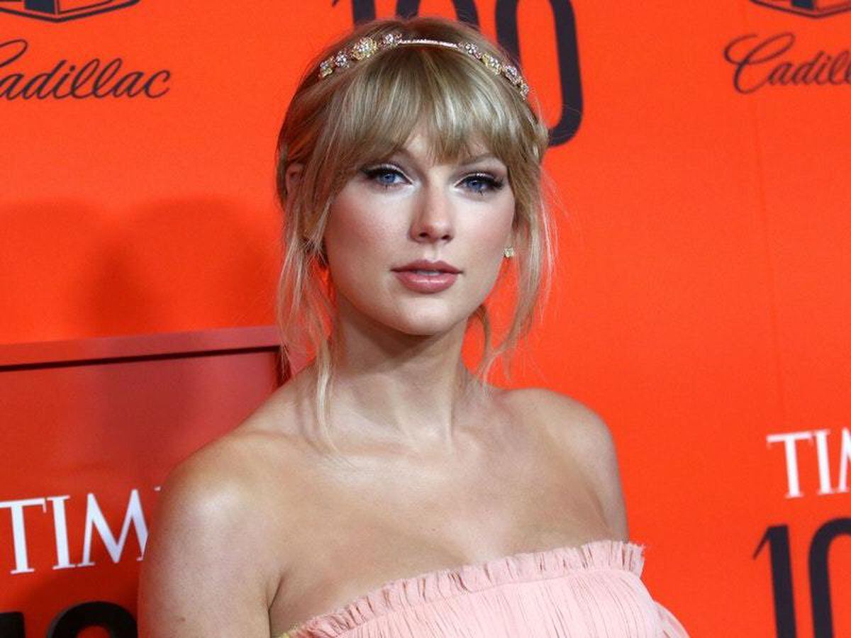 Taylor Swifts Former Record Label Appears To Allow Her To Perform Old