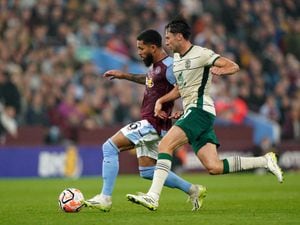Villa beat Hibernian to quality for the group stages