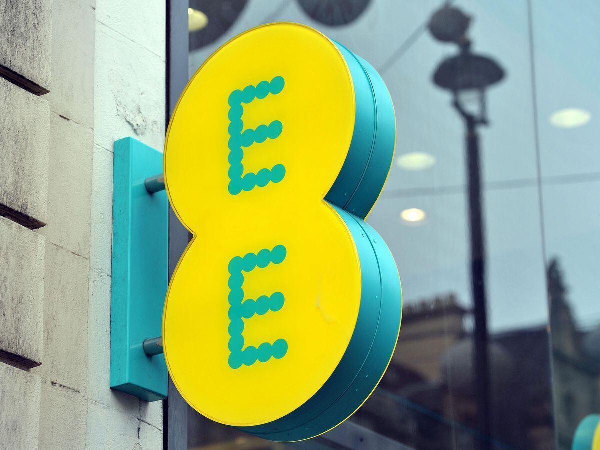 An EE shop sign