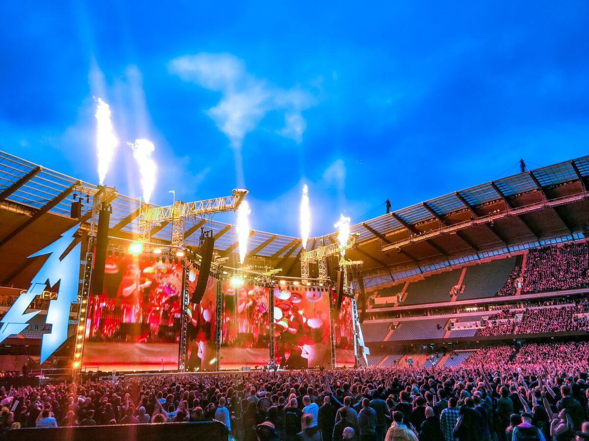 Metallica rock crowd at Manchester's Etihad Stadium - review with