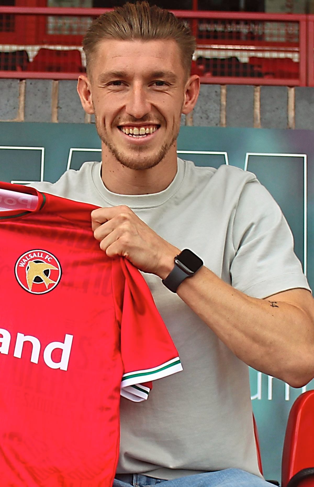 New Saddlers signing Tom Knowles