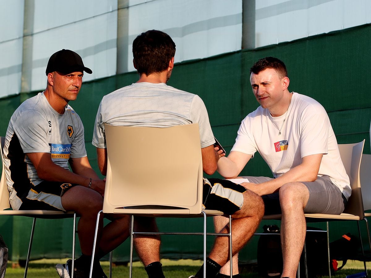 Liam Keen interviewing Alex Silva and Carlos Cachada (Getty)