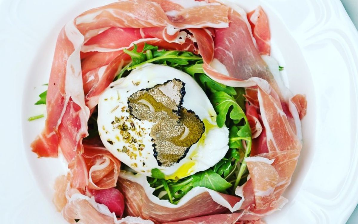 Top quality ingredients – the creamy burrata with Parma ham and rocket, topped with luxurious black truffle shavings