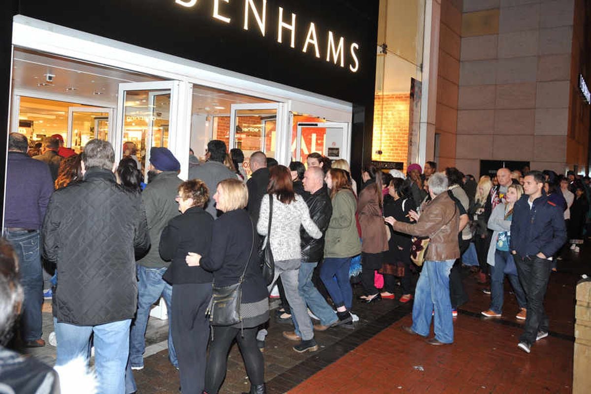 Boxing Day sales fever underway as 2,000 people queue outside Next store