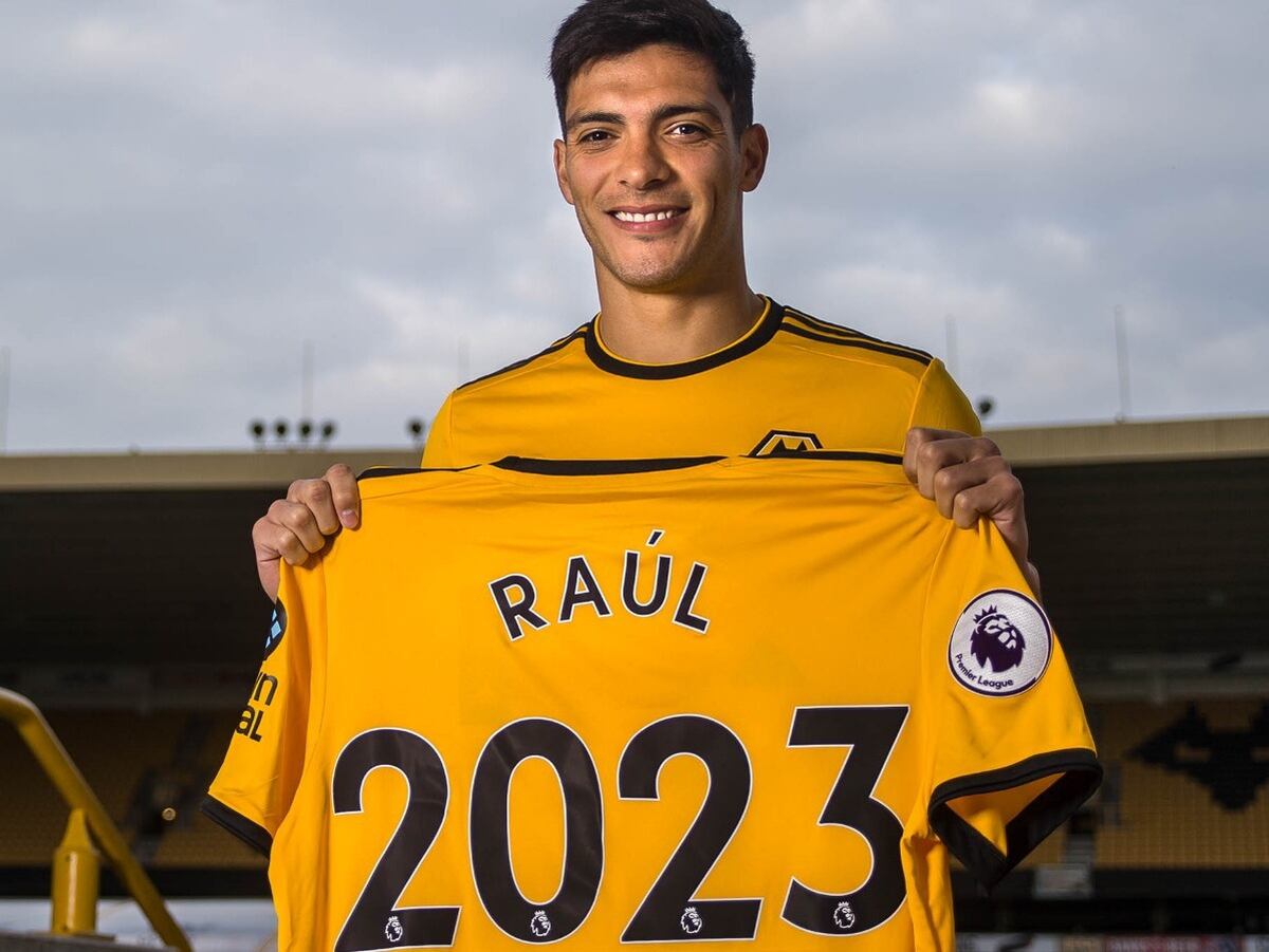 Wolves smash transfer record to sign Raul Jimenez for £32m | Express & Star
