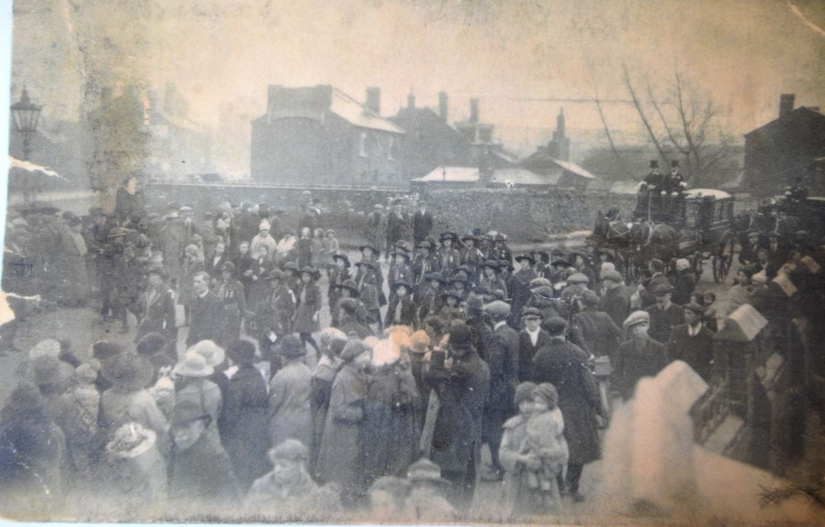 The funeral for the victims of the factory explosion that happened in 1922
