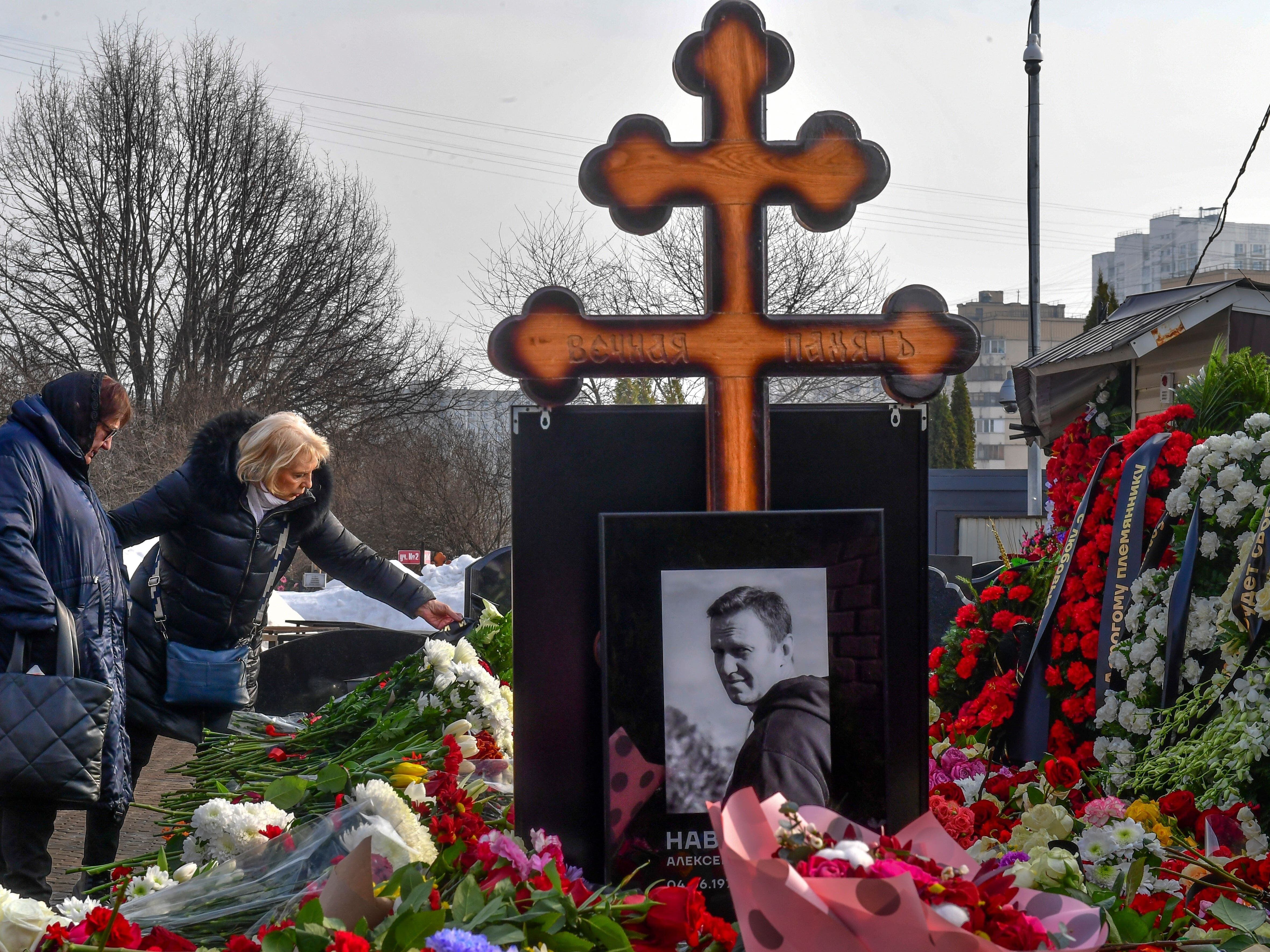 Russian spymaster says Alexei Navalny died of natural causes
