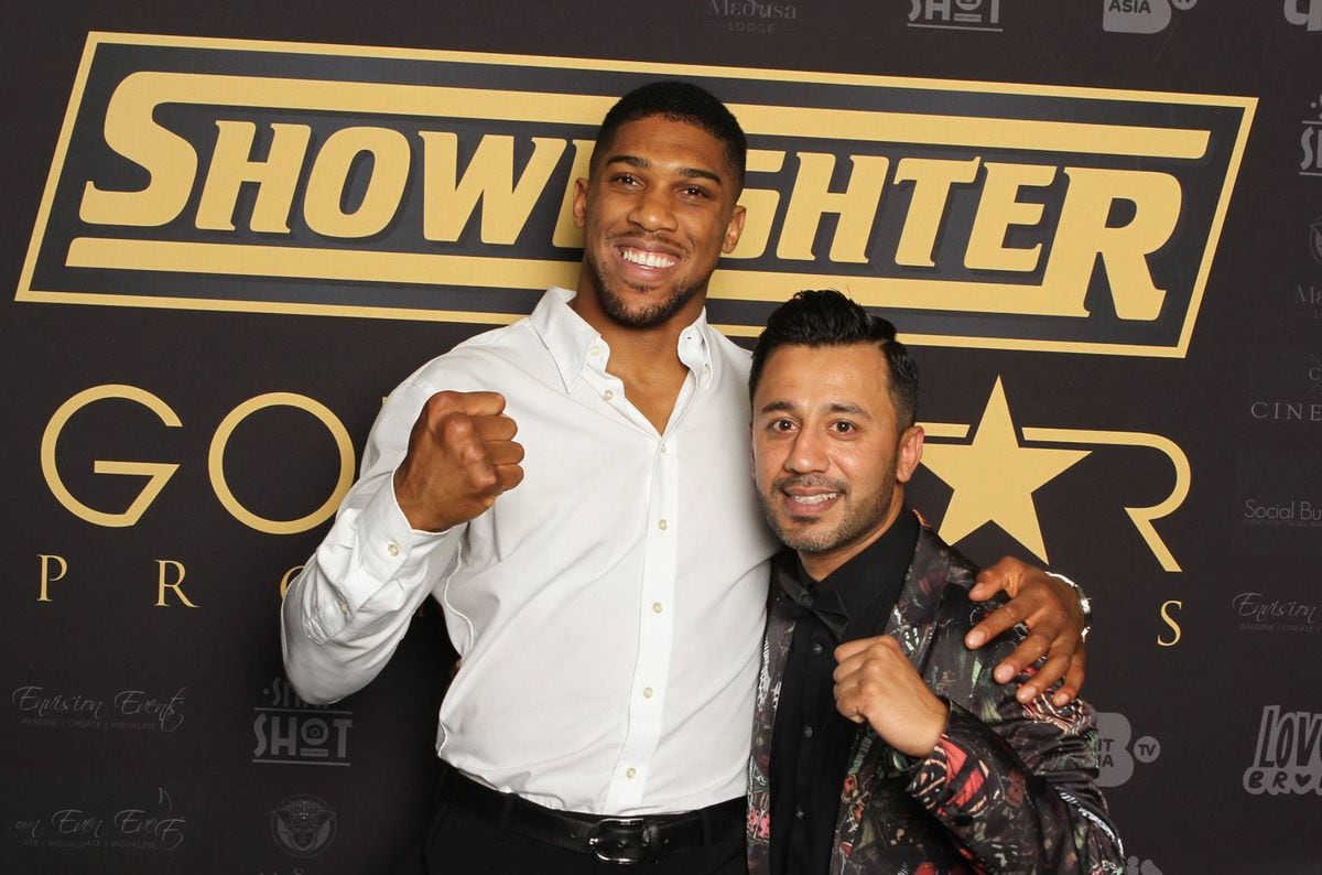 Andy Sahota with Anthony Joshua at a ShowFighter event in 2018