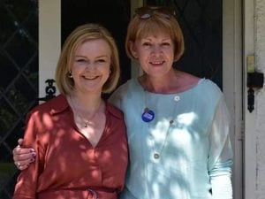Chief Whip Wendy Morton (right) with Prime Minister Liz Truss