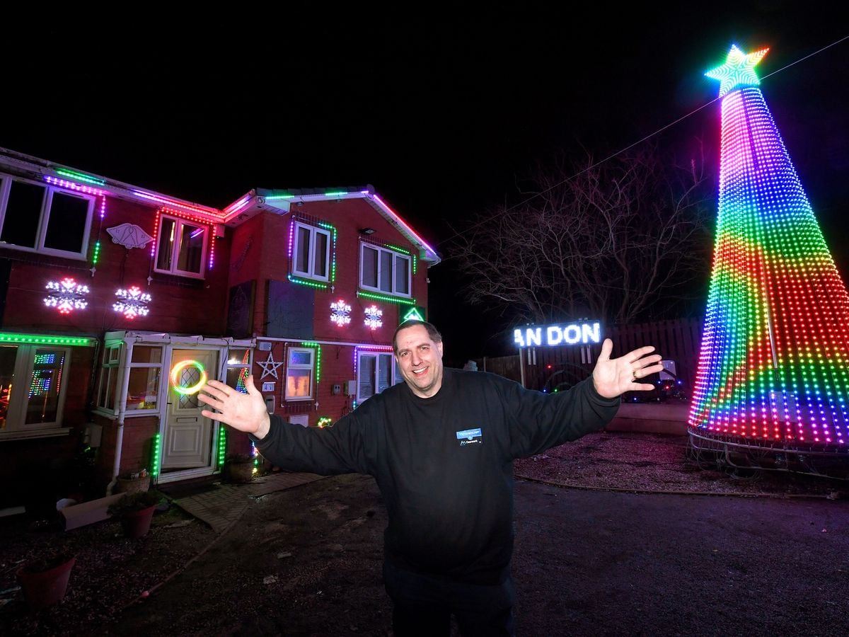 Watch: Couple's stunning home light display with 10500 LEDs and singing Christmas trees 